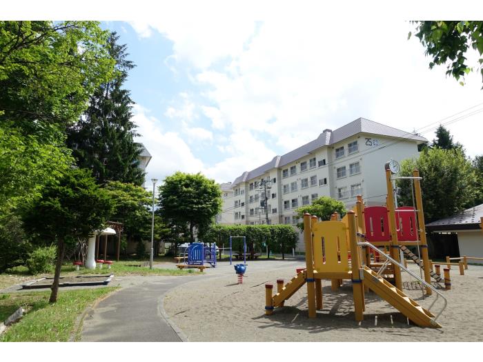 北海道札幌市南区にあるUR賃貸住宅 五輪の外観写真 1/5
