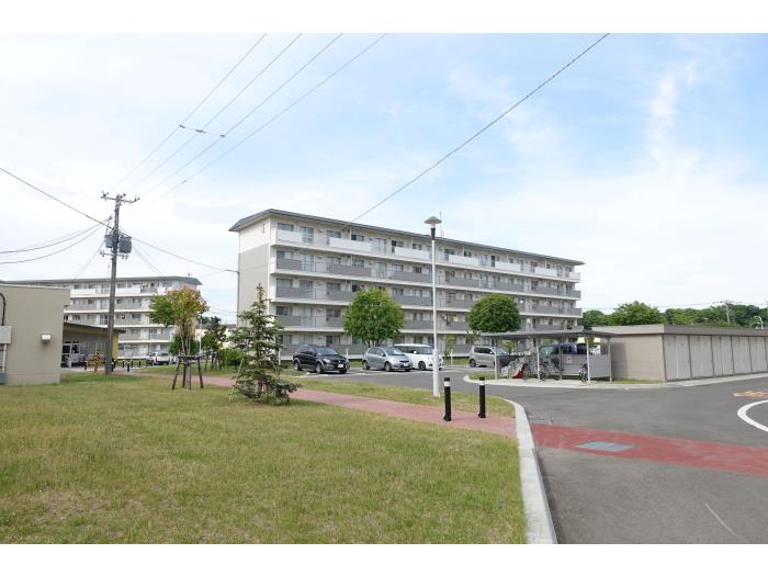 北海道石狩市にあるUR賃貸住宅 花川中央の外観写真 1/5