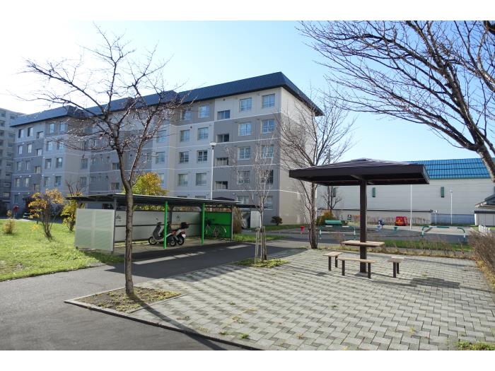 北海道札幌市白石区にあるUR賃貸住宅 菊水三条の周辺写真 2/5