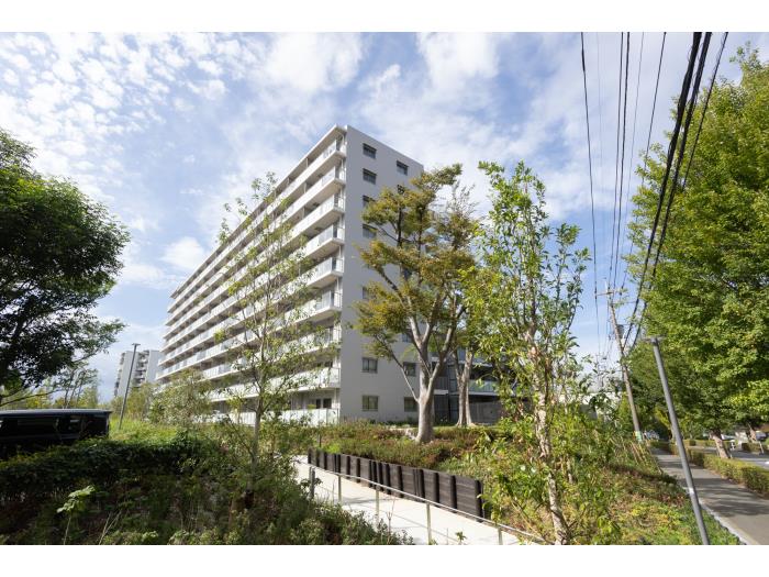 東京都多摩市にあるUR賃貸住宅 多摩ニュータウン コンフォール諏訪の周辺写真 3/8