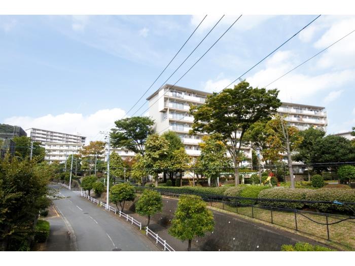 apartment 厚木市鳶尾2ほか

住棟配置図