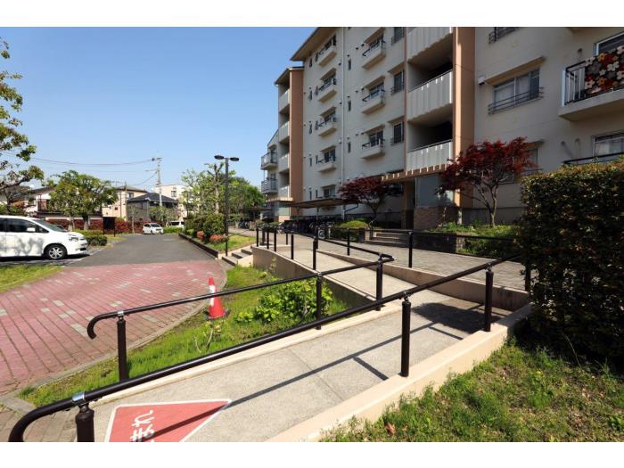 apartment さいたま市緑区東浦和2-73-1

住棟配置図