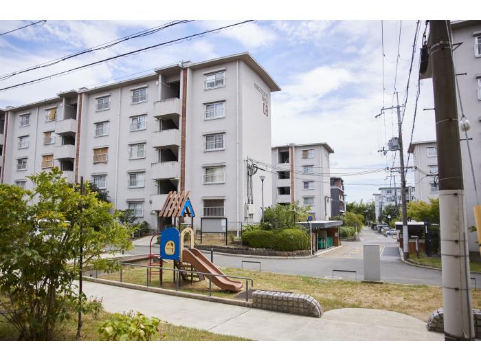 apartment 京都市伏見区桃山町泰長老176番地の1

住棟配置図