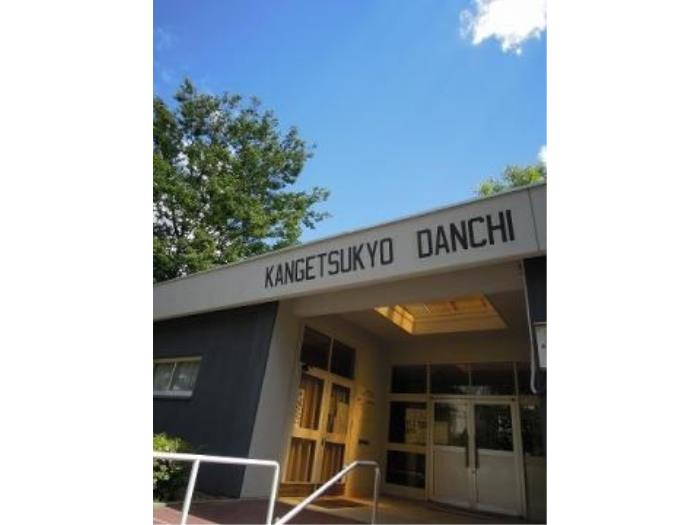 apartment 京都市伏見区桃山町泰長老176番地の1

住棟配置図