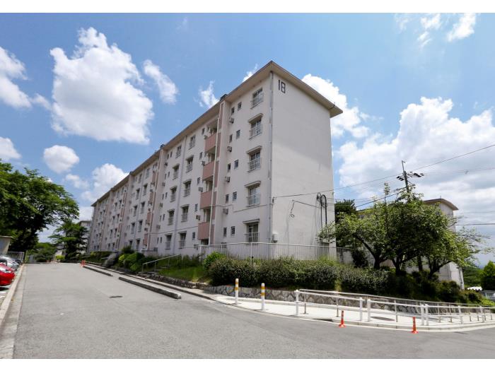 apartment 宝塚市野上六丁目5番

住棟配置図