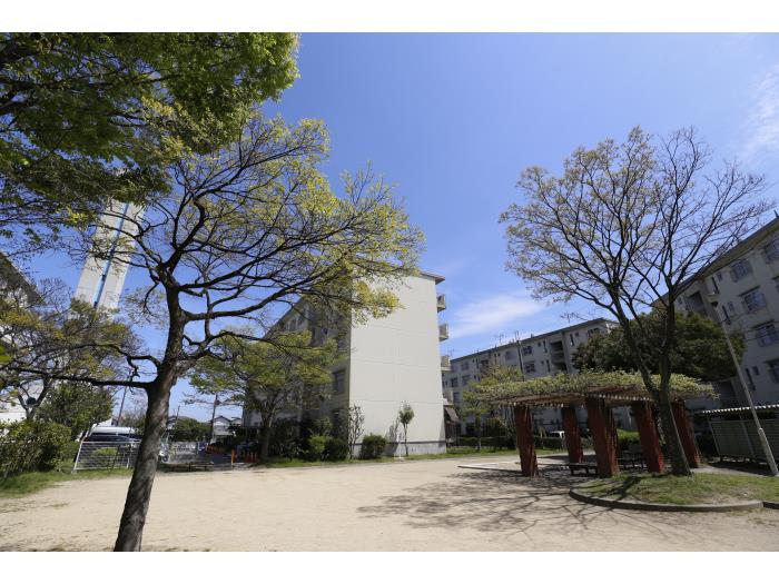 apartment 明石市大久保町高丘五丁目3番地の1、2

住棟配置図