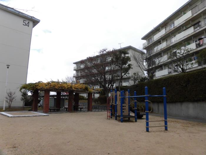 apartment 明石市大久保町高丘五丁目3番地の1、2

住棟配置図