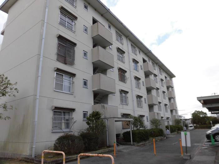apartment 明石市大久保町高丘五丁目3番地の1、2

住棟配置図