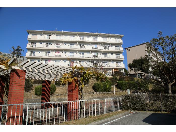 apartment 明石市大久保町高丘五丁目3番地の1、2

住棟配置図