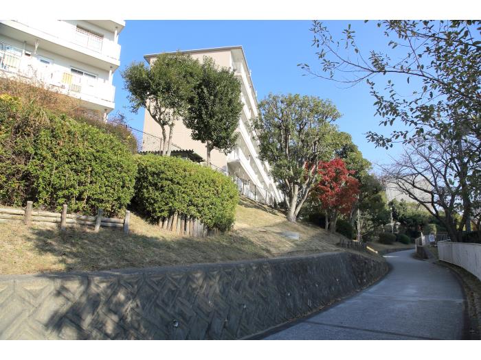 apartment 明石市大久保町高丘五丁目3番地の1、2

住棟配置図