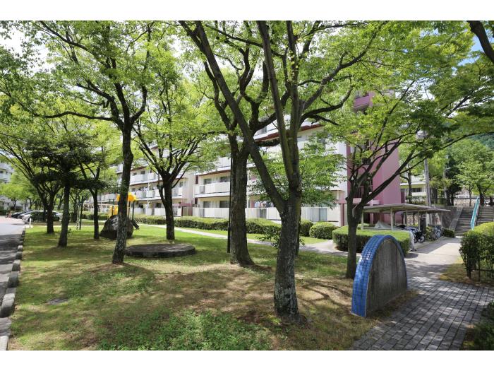 apartment 広島市西区鈴が峰町30番1号～5号

住棟配置図