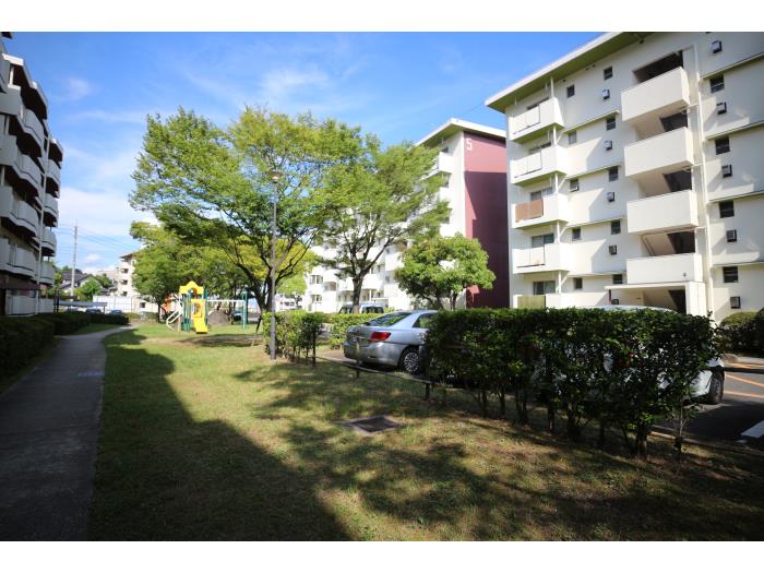 apartment 広島市西区鈴が峰町30番1号～5号

住棟配置図