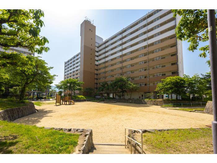 apartment 東大阪市玉串町西三丁目1番・4番

住棟配置図