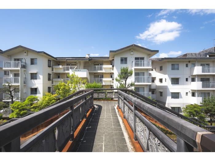 apartment 奈良市青山3丁目1番地