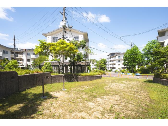 apartment 奈良市青山3丁目1番地