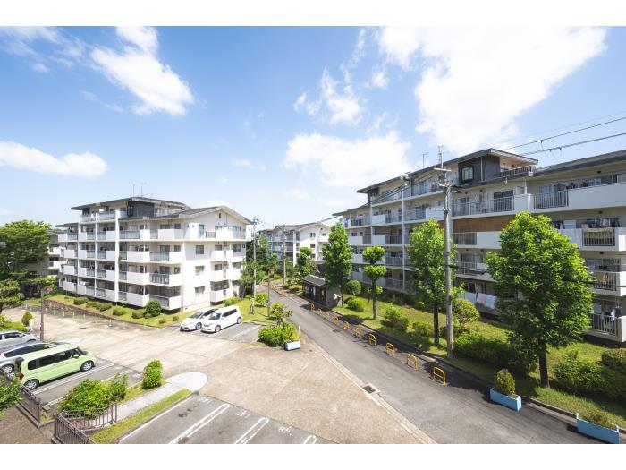 apartment 奈良市青山3丁目1番地
