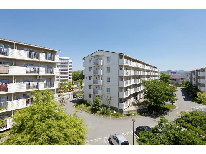 apartment 三田市あかしあ台三丁目28番地

住棟配置図