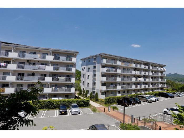 apartment 三田市すずかけ台四丁目4番地の1

住棟配置図