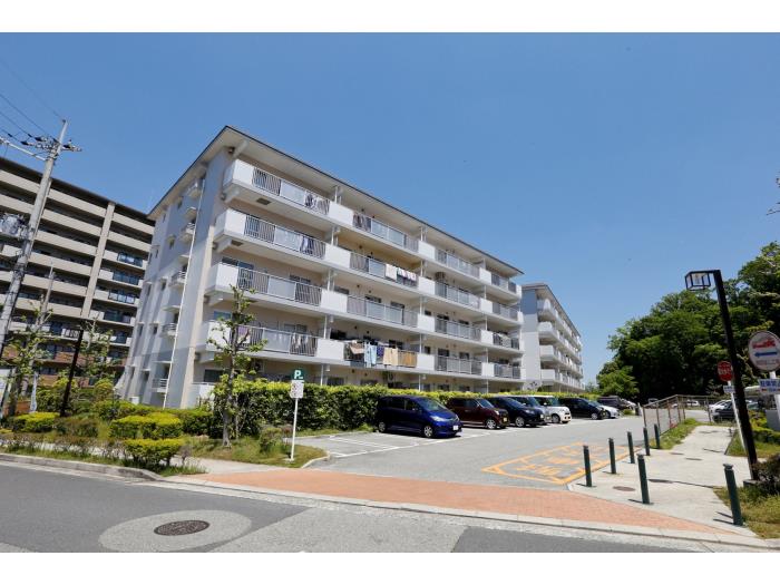 apartment 三田市すずかけ台四丁目4番地の1

住棟配置図