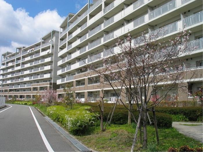 apartment 茨木市三島丘二丁目30番

住棟配置図