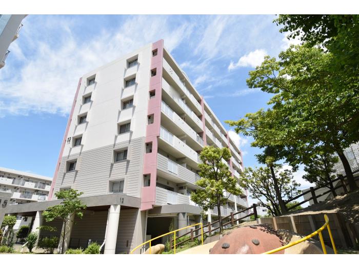 apartment 豊中市服部寿町一丁目9、10、11番

住棟配置図
