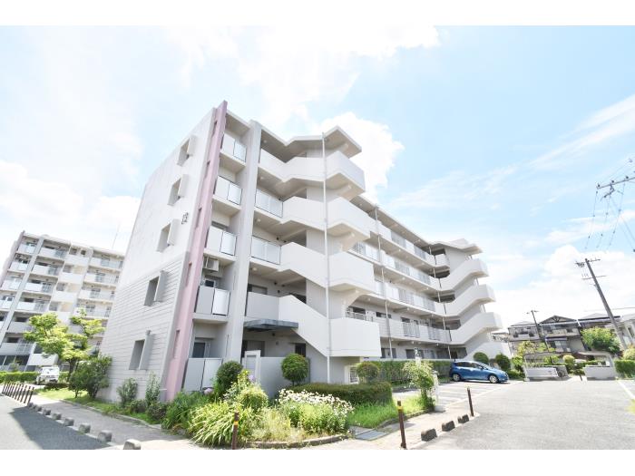 apartment 豊中市服部寿町一丁目9、10、11番

住棟配置図