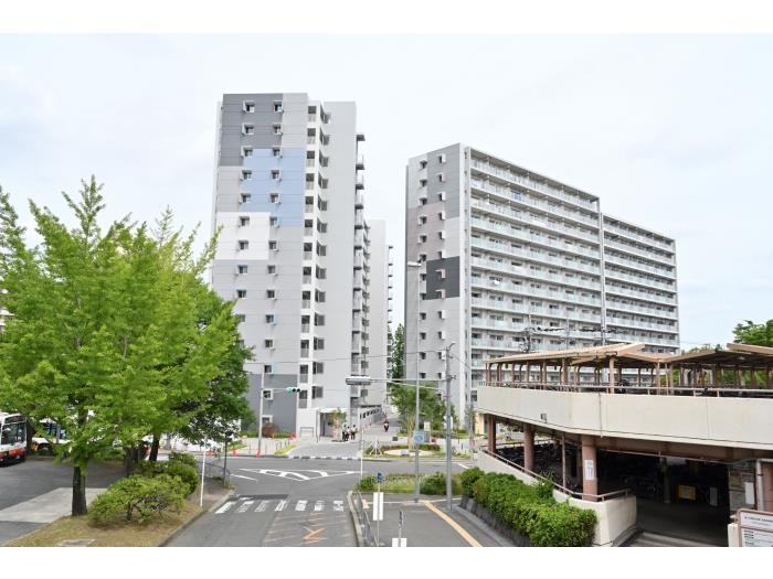 大阪府堺市南区にあるUR賃貸住宅 泉北パークヒルズ竹城台の周辺写真 4/16