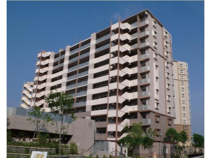 福岡県福岡市南区にあるUR賃貸住宅 アーベインルネス大橋の外観写真 1/8